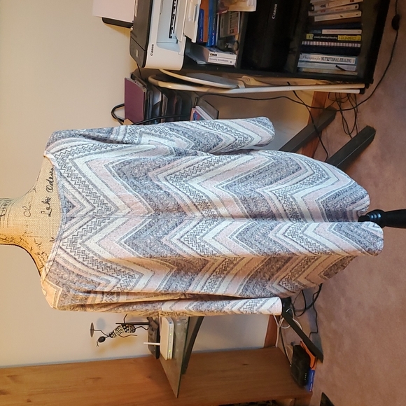 Maurices pink/gray print sweater size 2X - Picture 3 of 8